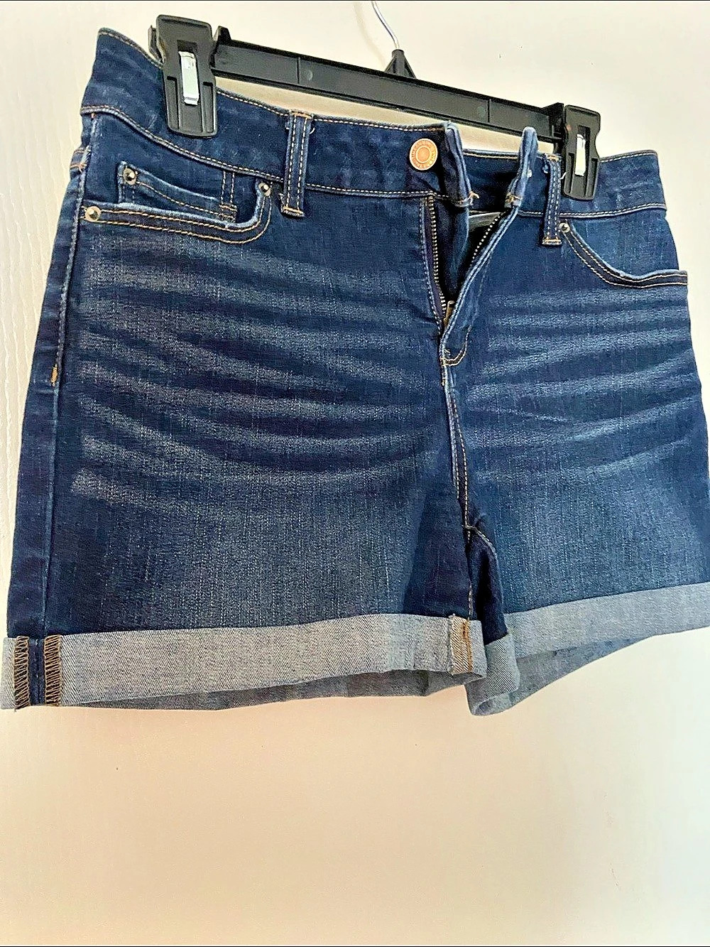 Time and Tru Mid-Rise Jean Shorts Denim Jean Shorts in Blue Size 6